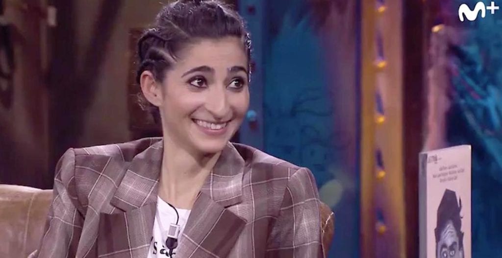 Alba Flores in TV da piccola raccontava di voler fare la veterinaria Alba Flores in TV da piccola raccontava di voler fare la veterinaria