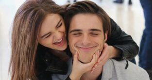 jacobn elordi foto joey king piangere the kissing booth