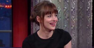 dakota johnson persuasione netflix