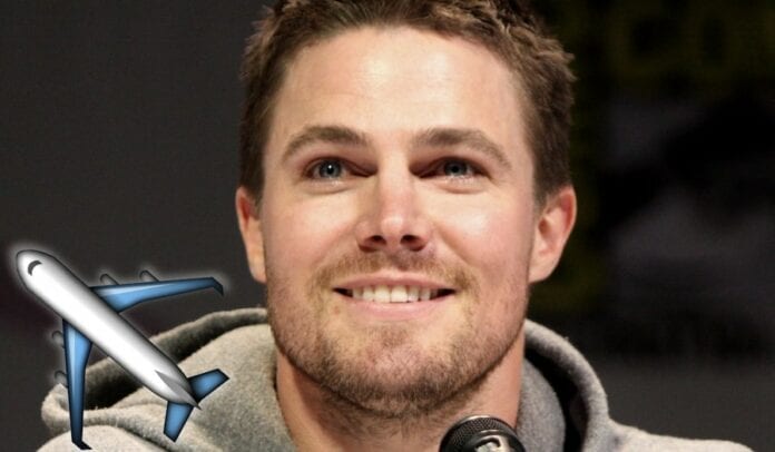 Lite ad alta quota? TMZ: Stephen Amell scortato fuori da un volo