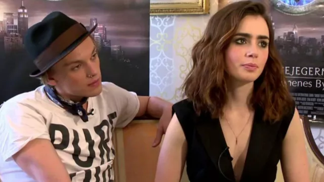 jamie campbell bower lily collins 5 curiositÃ 