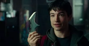 ezra miller futuri film dc eliminato