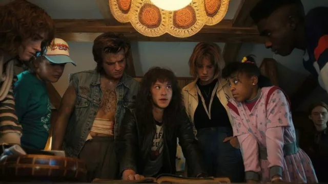 stranger things 4 volume 2 foto steve nancy