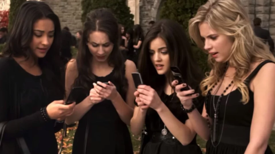 pretty little liars torna nuova serie tv indizio