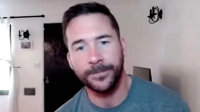 Barry Sloane chi è attore dietro Distruzione The Sandman