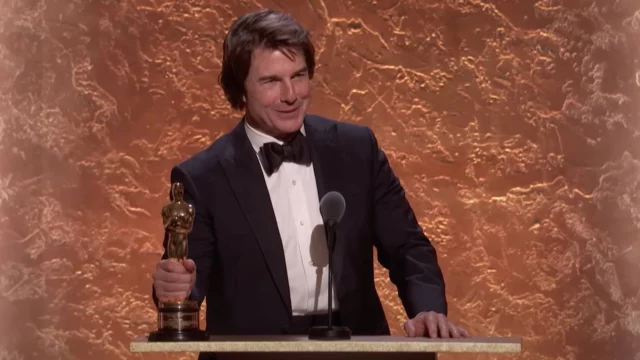 Tom Cruise riceve l'Oscar onorario, è la prima statuetta per l'attore