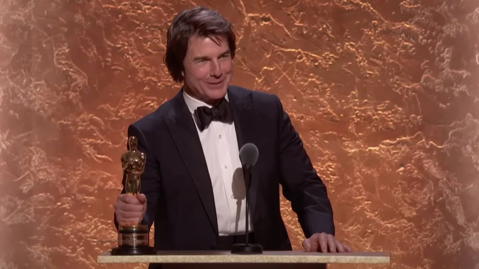 Tom Cruise riceve l'Oscar onorario, è la prima statuetta per l'attore